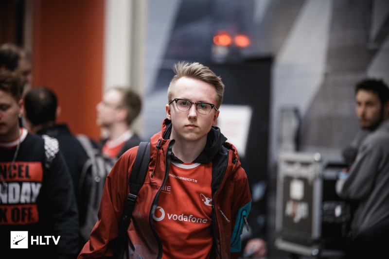 G2官方海报庆祝夺冠：12-0已经完成 我们是LEC的王者！