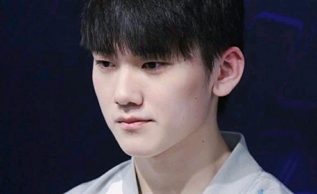 KT全队获LCK最佳阵容一阵，GEN全队获二阵，Zeus三阵上单